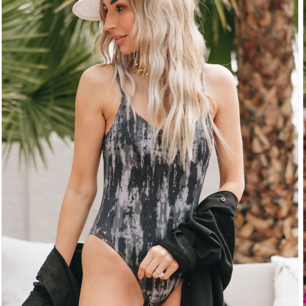 NWT MONO B WATERFALL SWIMSUIT SMALL BLACK GREY WHITE